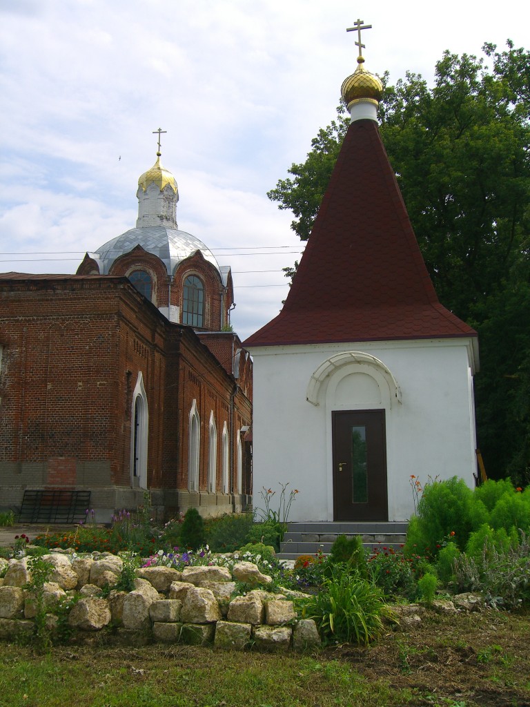 Пятницкая Часовня и храм в селе Семион, июль 2013г.