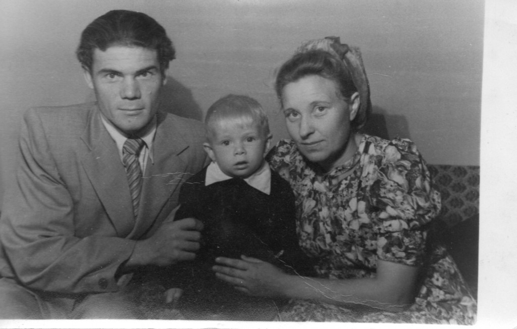 Аркадий Сергеевич, Анна Алексеевна и их сын Сергей 1953г